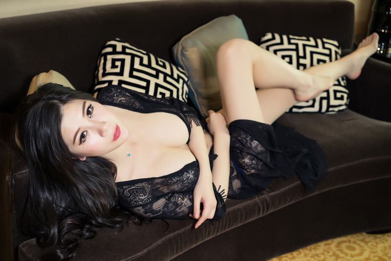 性感田妞肤白貌美惹眼上围乳此动人(图42)