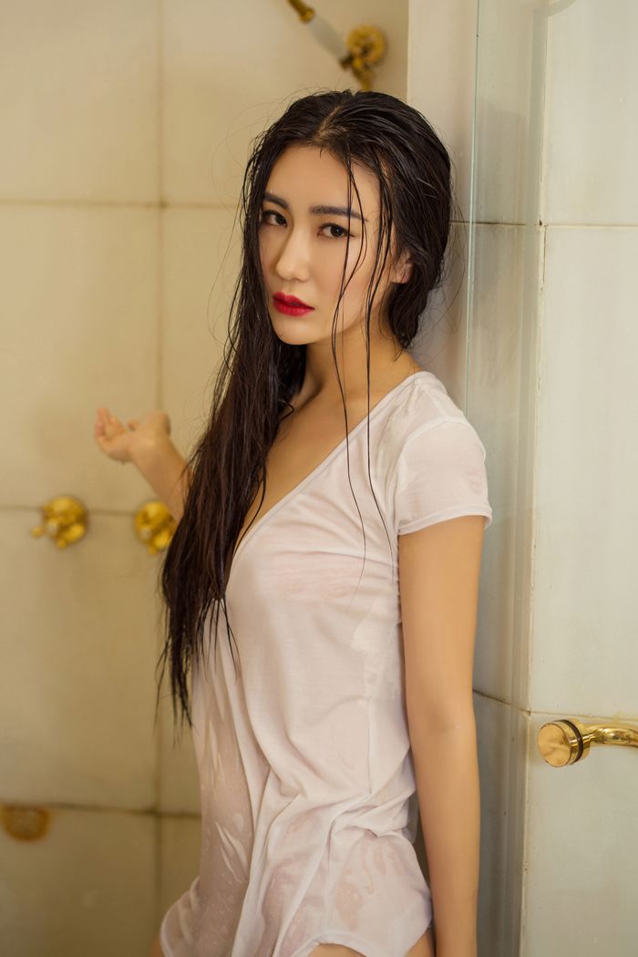 女秘书瑷妮透视装上演最美湿身诱惑(图33)