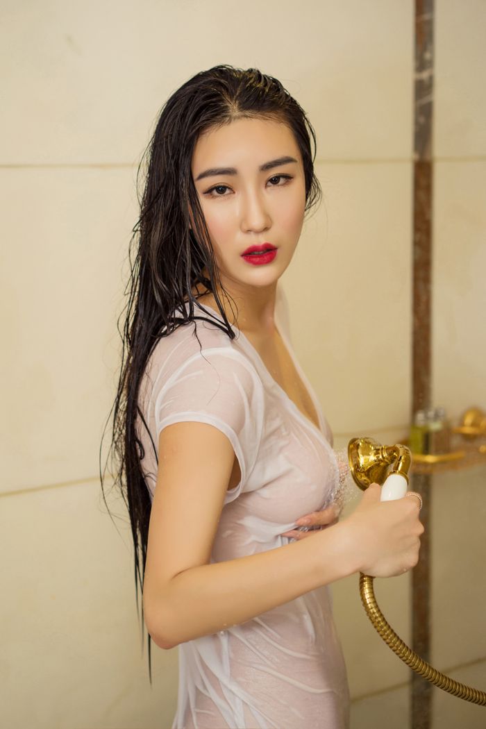 女秘书瑷妮透视装上演最美湿身诱惑(图44)