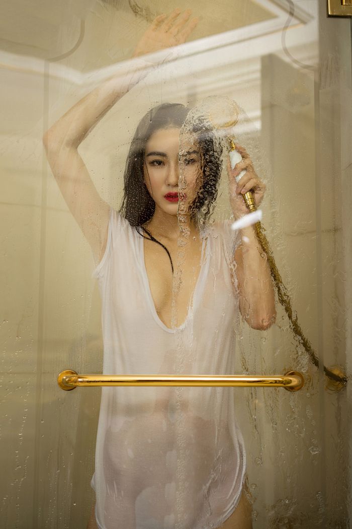 女秘书瑷妮透视装上演最美湿身诱惑(图45)