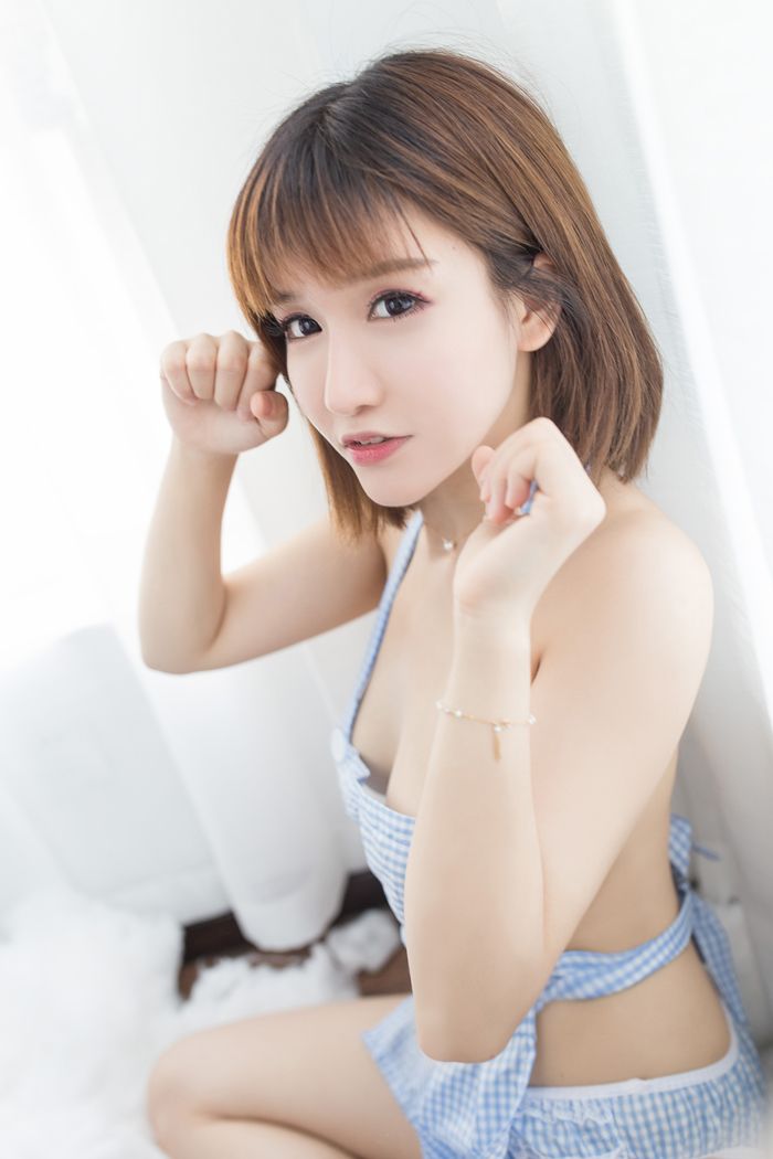 童颜宝贝vivi制服比基尼难掩巨乳尽现(图20)