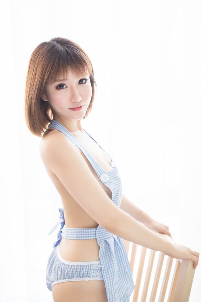 童颜宝贝vivi制服比基尼难掩巨乳尽现(图27)