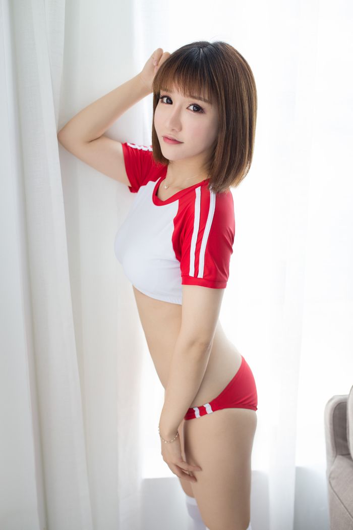 童颜宝贝vivi制服比基尼难掩巨乳尽现(图36)