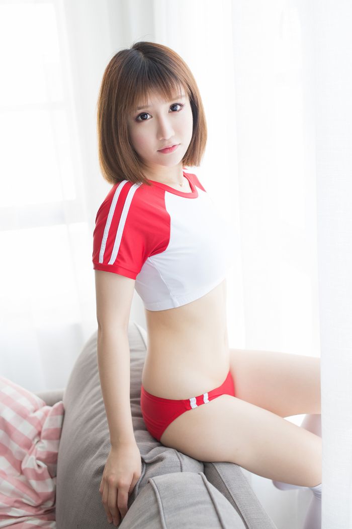 童颜宝贝vivi制服比基尼难掩巨乳尽现(图39)