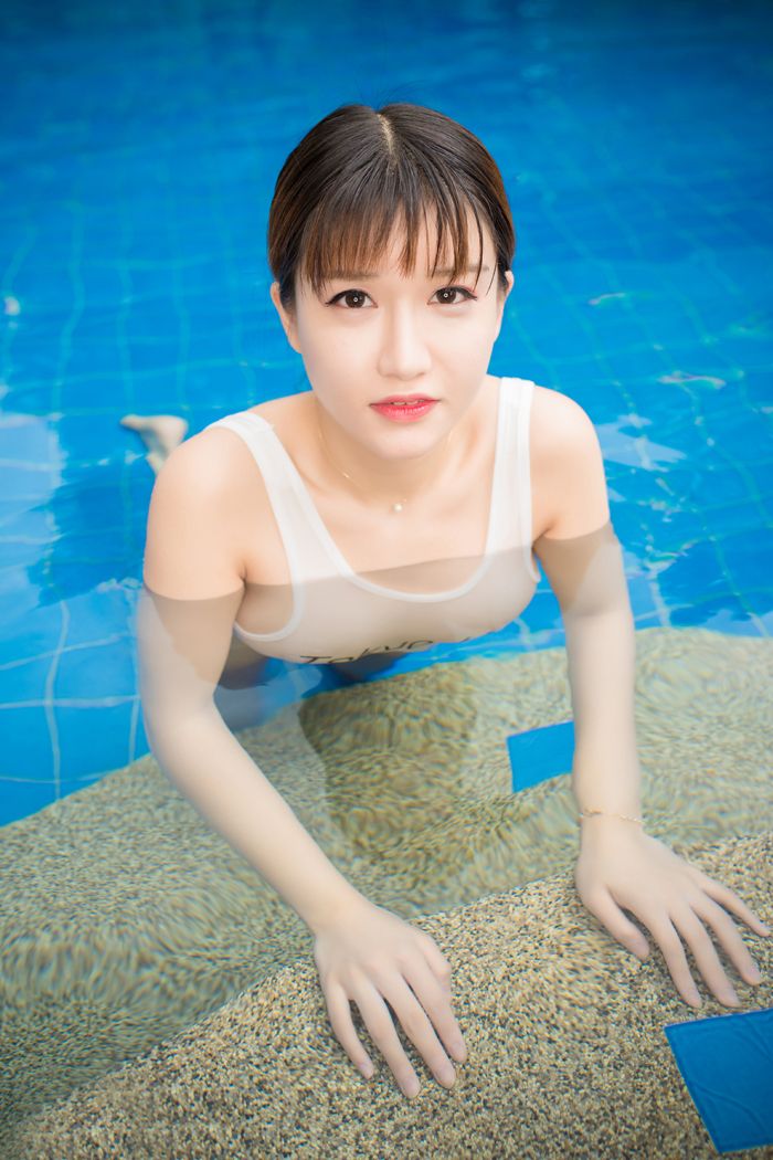 童颜宝贝vivi制服比基尼难掩巨乳尽现(图48)