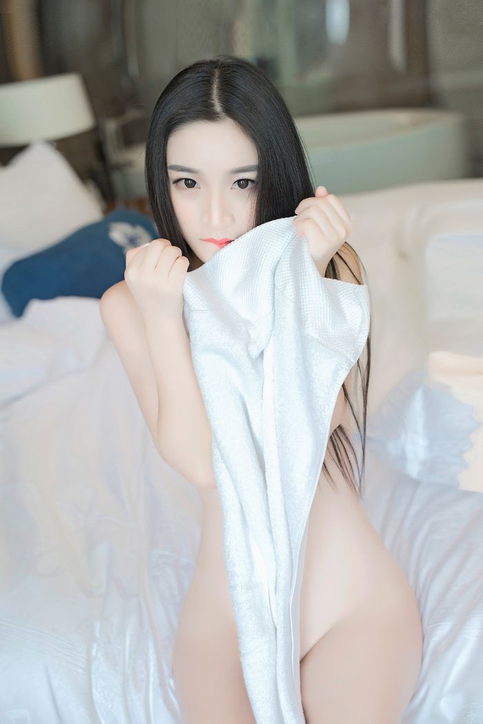 妹子绮梦人体艺术照胸前唇印吸眼球(图29)