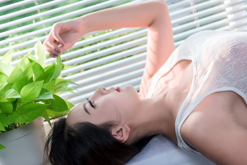 性感文妹妹爆乳肥臀耳机挂脖动感十足(图37)