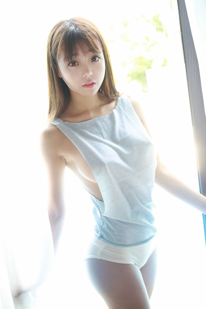 湿身诱惑佘贝拉性感激凸夺人眼球(图42)