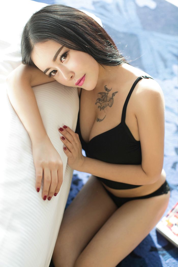 梦瑶mm玩情趣内衣脱落圆乳奔出来(图4)