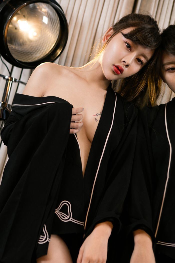 纹身艺宁mm曼妙身材私房照美臀霸屏(图21)