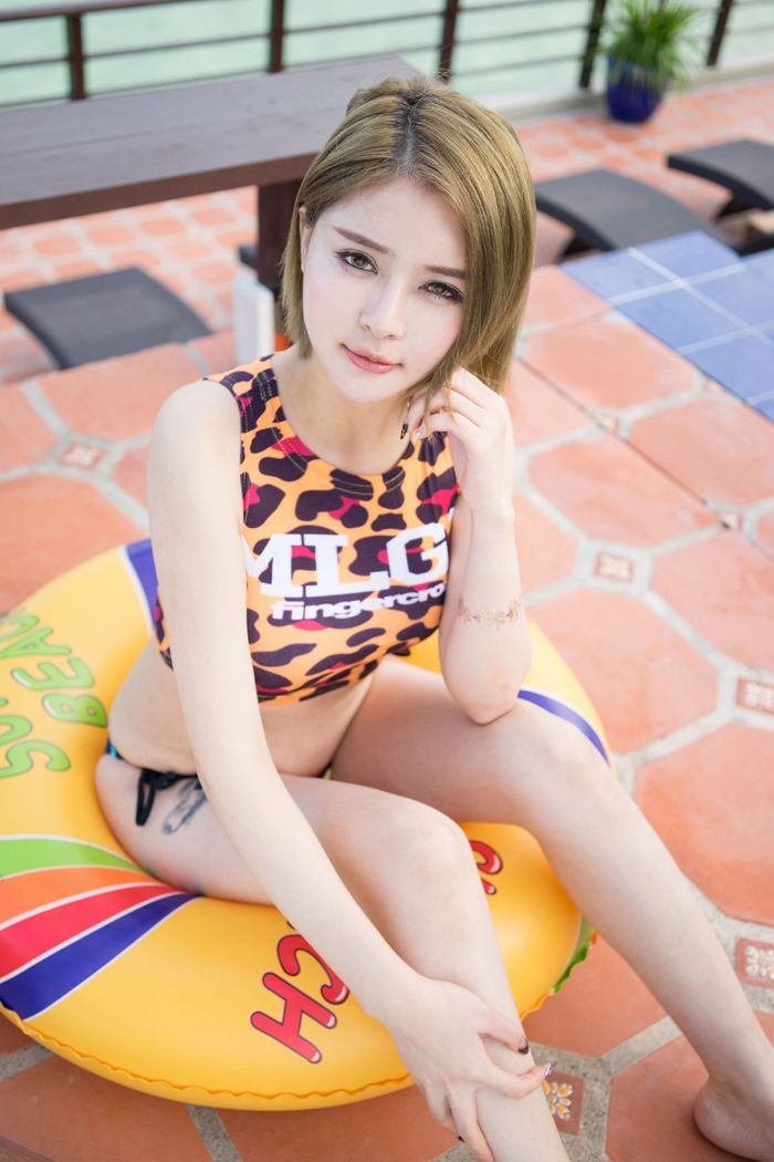 绝美少妇凯竹BB胸器巨大玉手捧不住(图26)