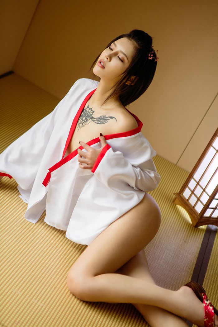 翘臀美人尤娜娜蕾丝裤袜一阵古风来袭(图11)