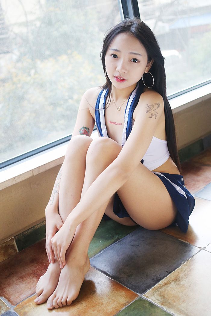 翘臀少女小月落地窗前初体验任君采撷(图24)