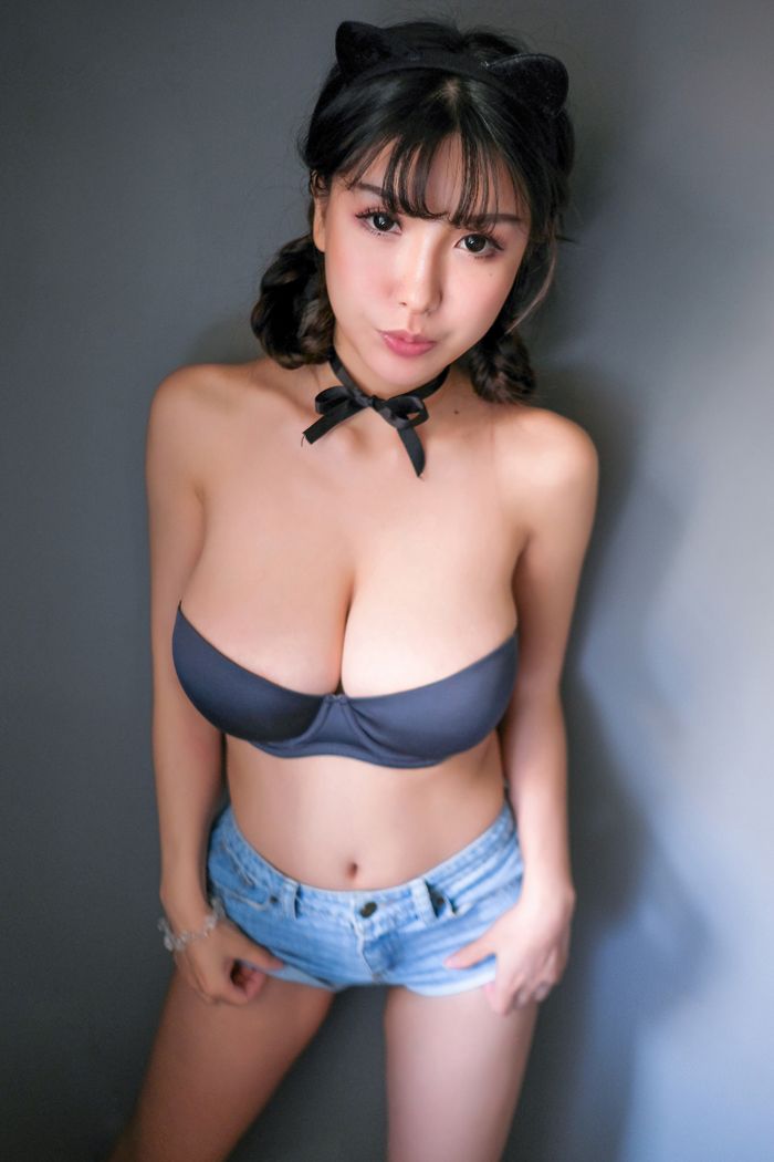 爆乳小妹晓茜sunny大尺度手脱丁字裤(图7)