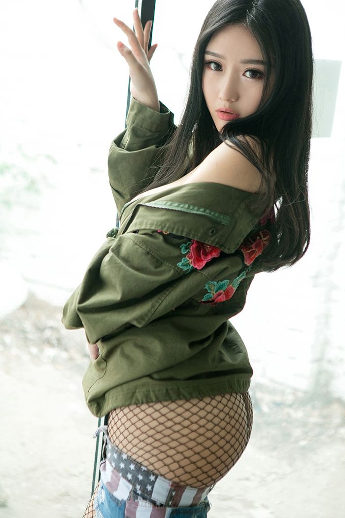 热裤辣妹倪叶腾包臀渔网袜双乳嫩白(图18)