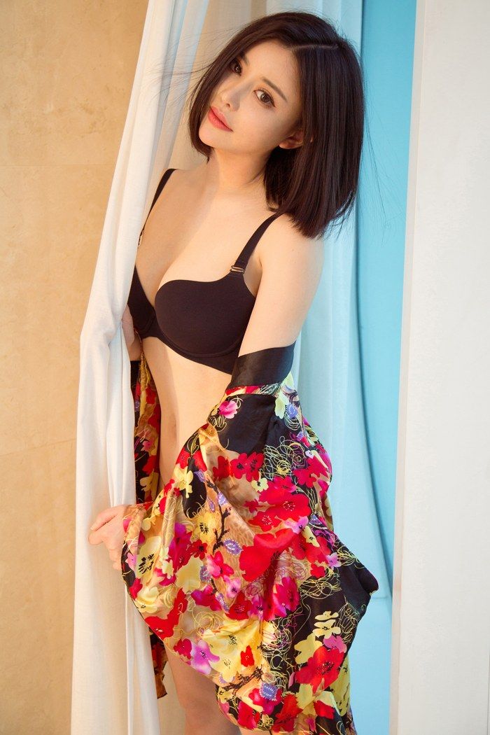 性感小野猫夏雨桐粉色内衣秀完美身材(图16)