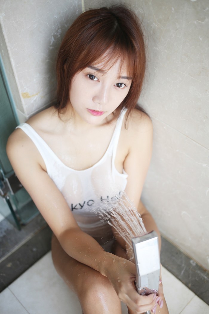 火辣美妞猩一真空全裸大秀豪乳翘臀(图45)