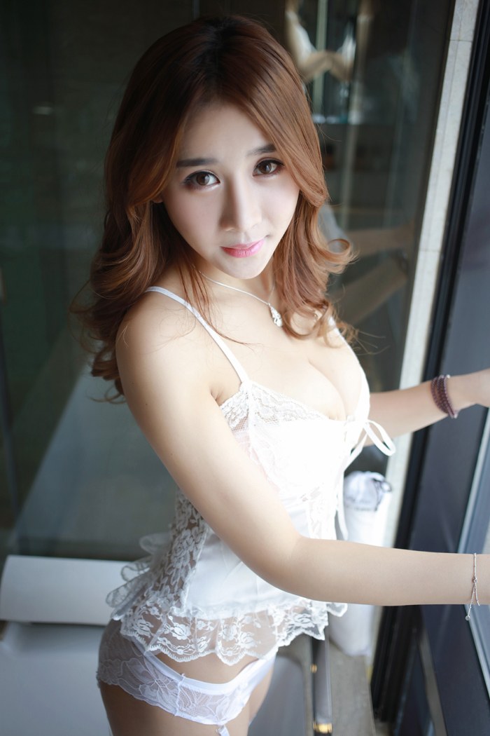 娇美嫩模昆熙蕾丝吊袜秀傲人美乳(图31)