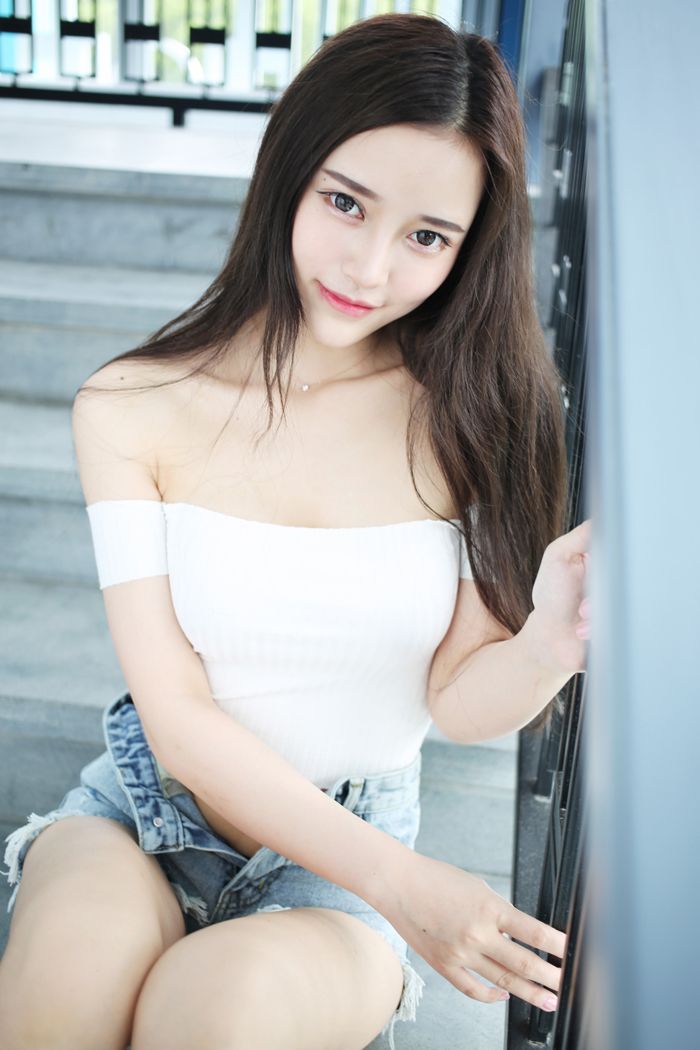 唐琪儿酥胸细腰白嫩美胸弹性十足(图32)