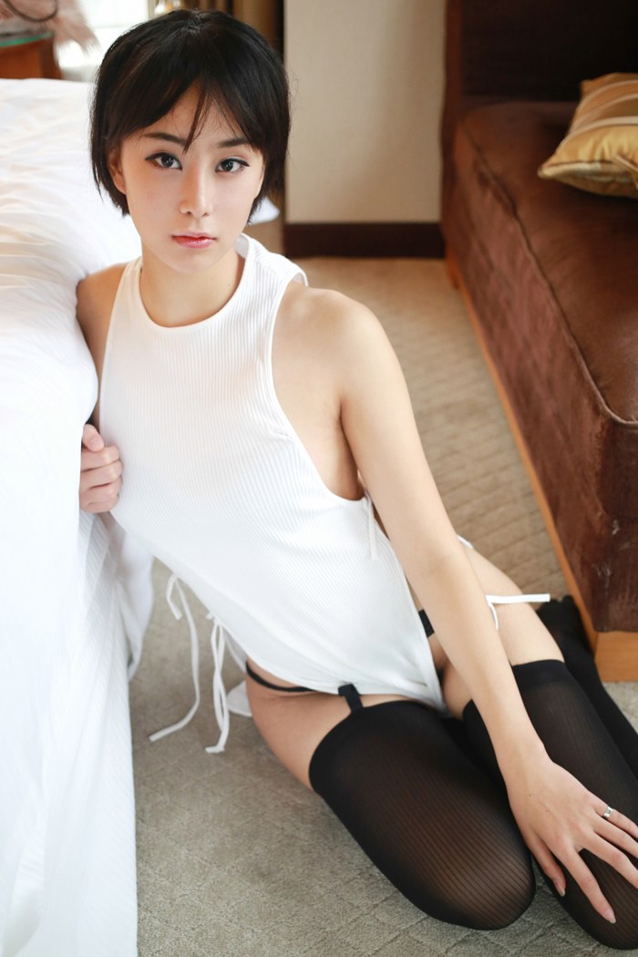 短发妹艺蕾无内黑丝吊袜性感无比(图31)