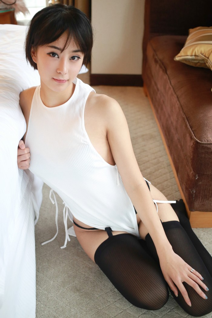 短发妹艺蕾无内黑丝吊袜性感无比(图32)