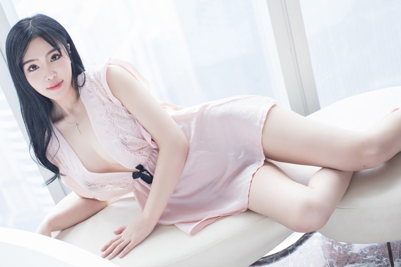 气质女神刘钰儿居家睡裙真空秀豪乳(图18)