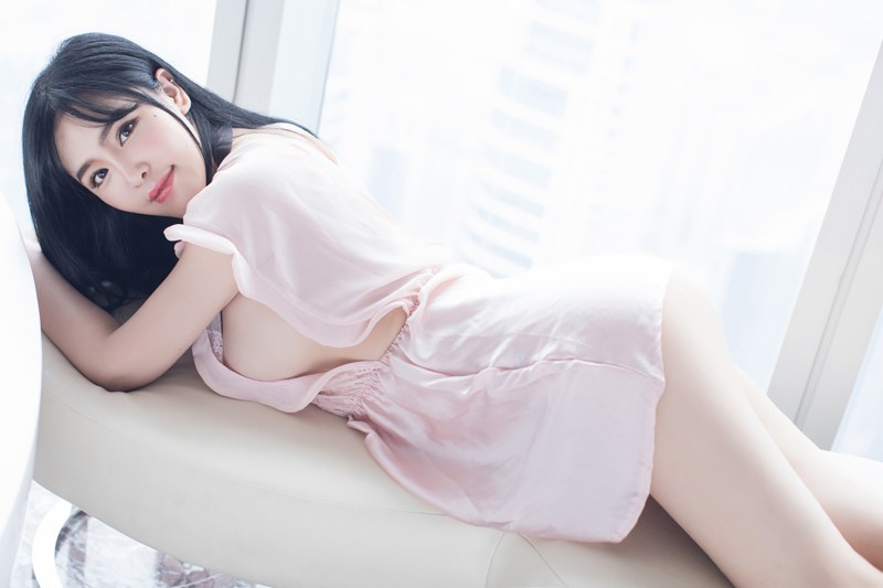 气质女神刘钰儿居家睡裙真空秀豪乳(图20)