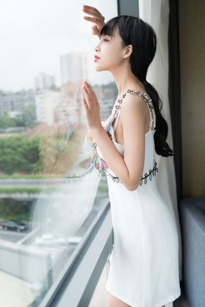 巨乳嫩模周周火辣身材叫人欲罢不能(图16)