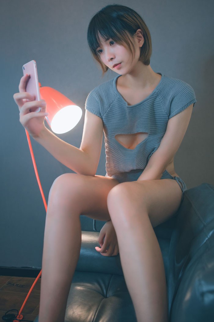 性感萌妹黑黑真空上阵内衣遮两点(图14)