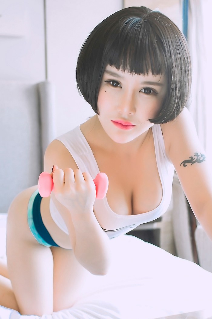 可爱妹子佑熙开胸泳衣秀浑圆美乳(图9)