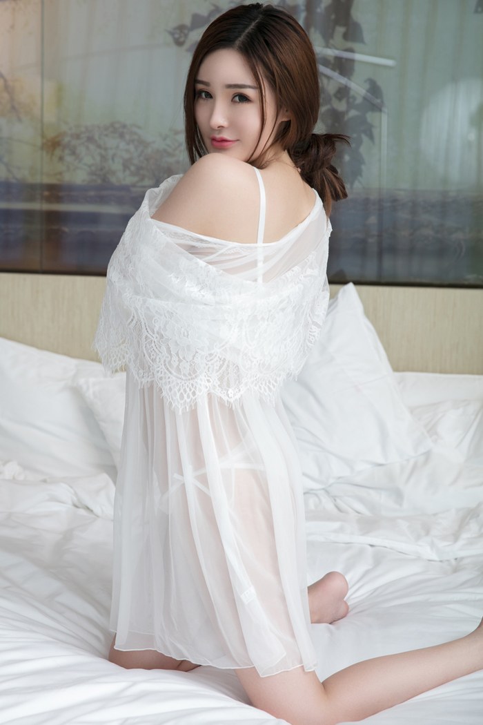 青豆女神陈宇曦透视纱裙香艳欲滴(图24)