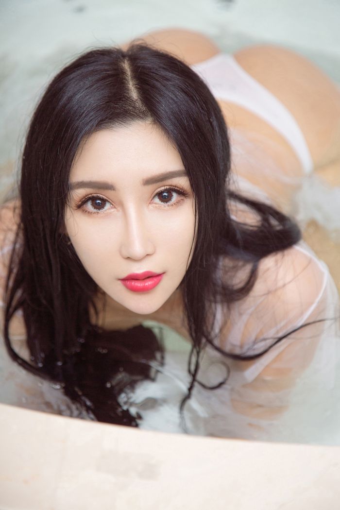 妖娆少妇艾霓莎薄纱湿身蜜臀诱人(图45)