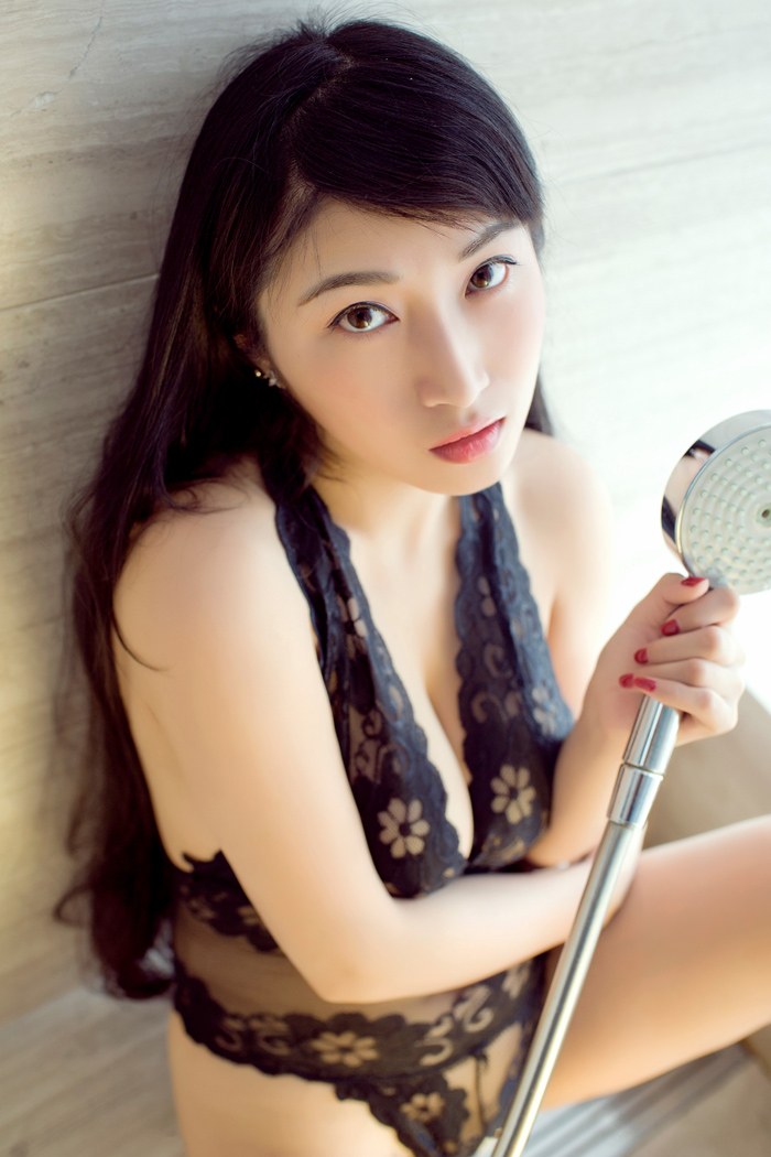 尤物杨玉奴三点式比基尼胸器逼人(图16)