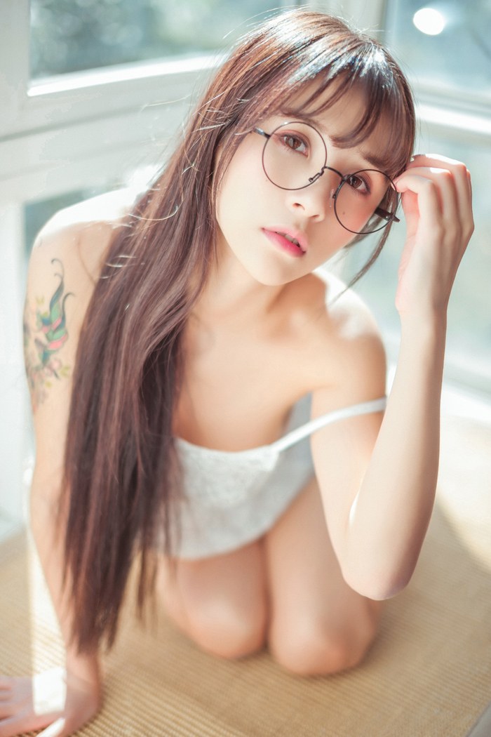 女神夏美酱比基尼包不住诱人美胸(图17)