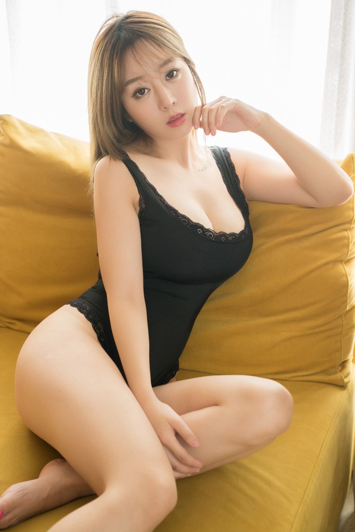 女神王雨纯护士装露豪乳摇摇欲坠(图12)