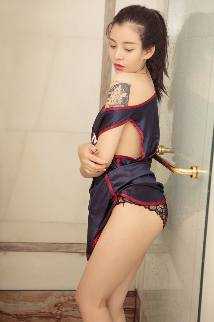 性感女神凌菲制服湿身诱惑勾人欲望(图43)