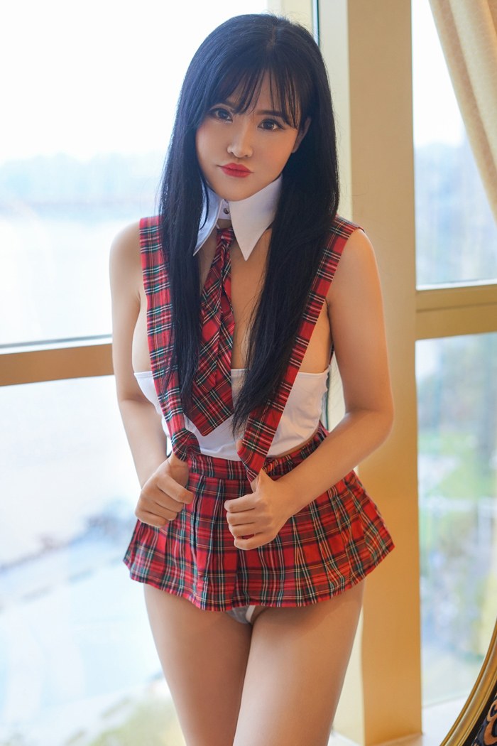 性感尤物刘钰儿真空上阵秀丰乳肥臀(图3)