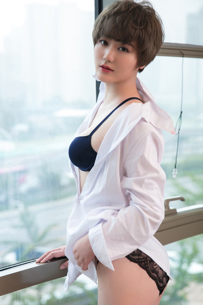 嫩模瑶瑶吊带秀美胸下体全裸超诱人(图15)