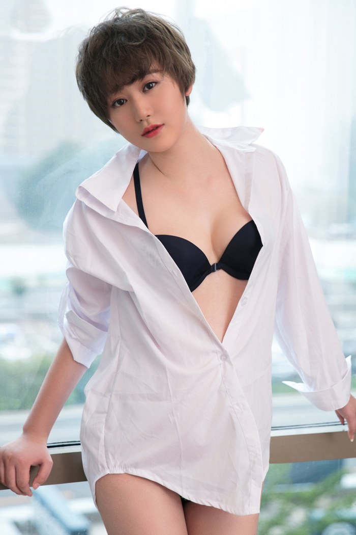 嫩模瑶瑶吊带秀美胸下体全裸超诱人(图16)