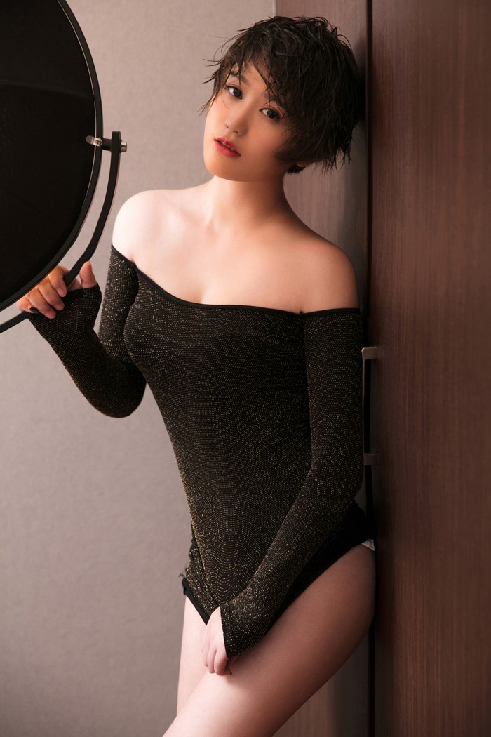 嫩模瑶瑶吊带秀美胸下体全裸超诱人(图21)