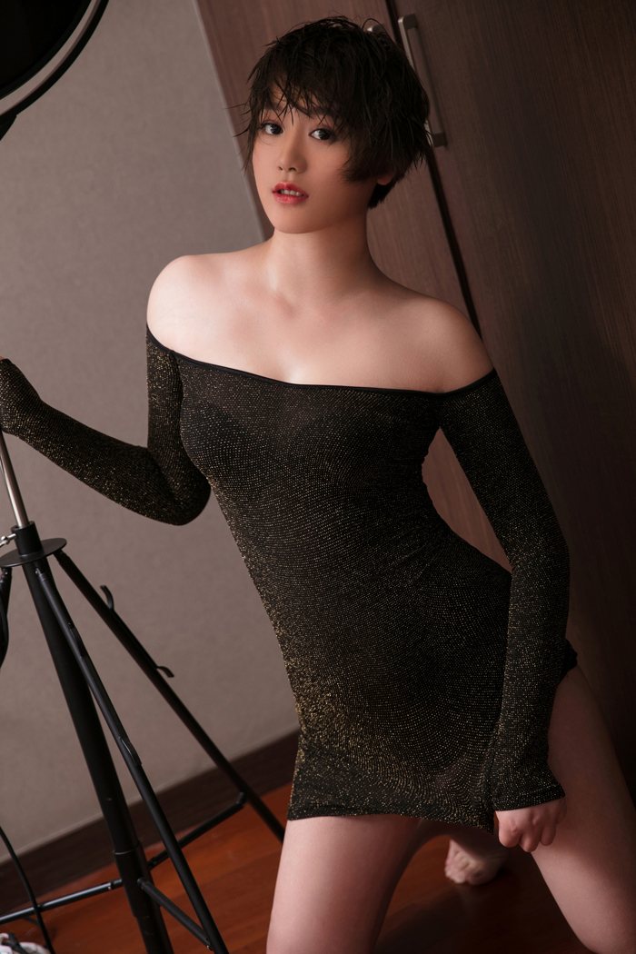 嫩模瑶瑶吊带秀美胸下体全裸超诱人(图24)