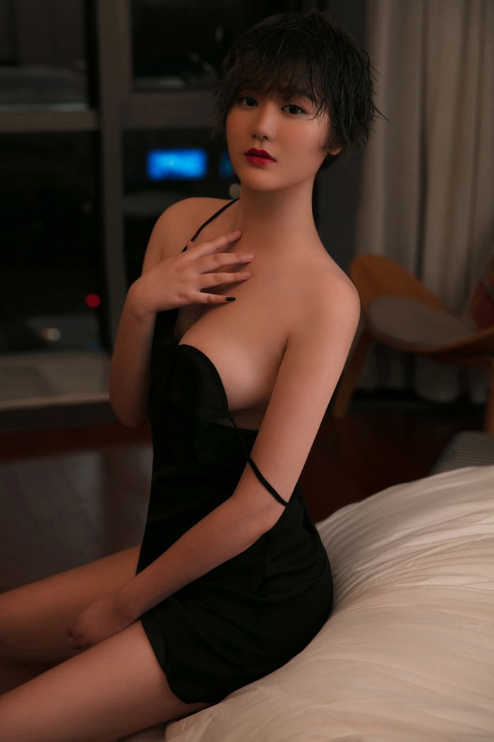 嫩模瑶瑶吊带秀美胸下体全裸超诱人(图48)