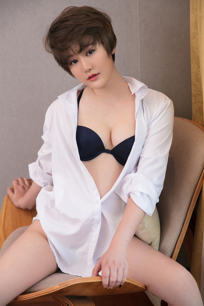 嫩模瑶瑶吊带秀美胸下体全裸超诱人(图6)