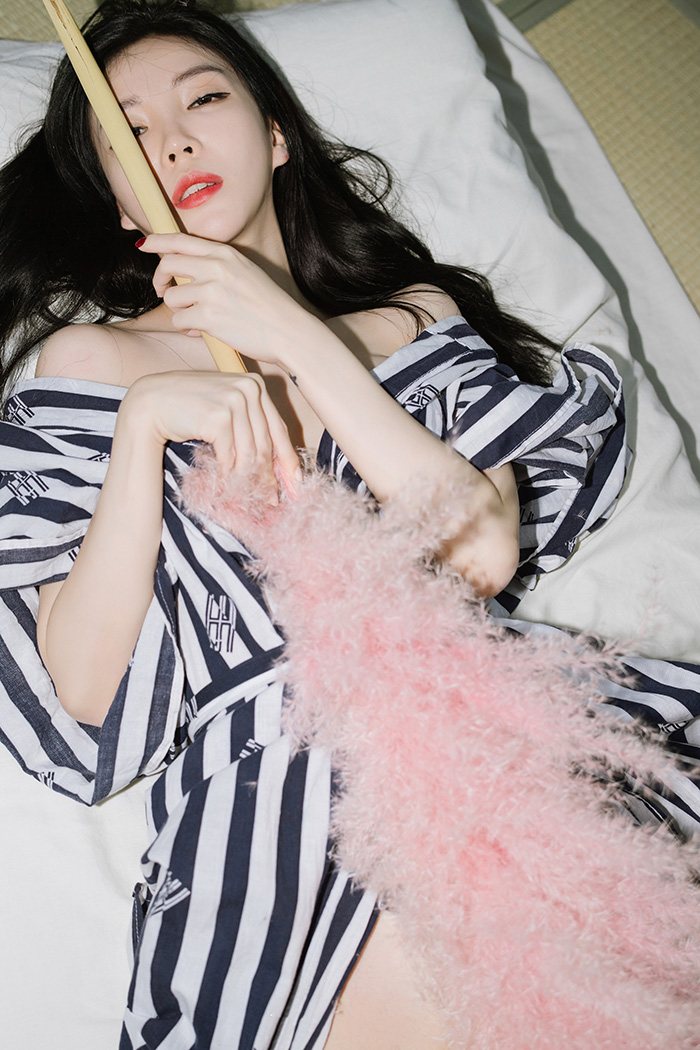 韩国少女Kim白色吊带魔鬼身材性感唯美(图14)