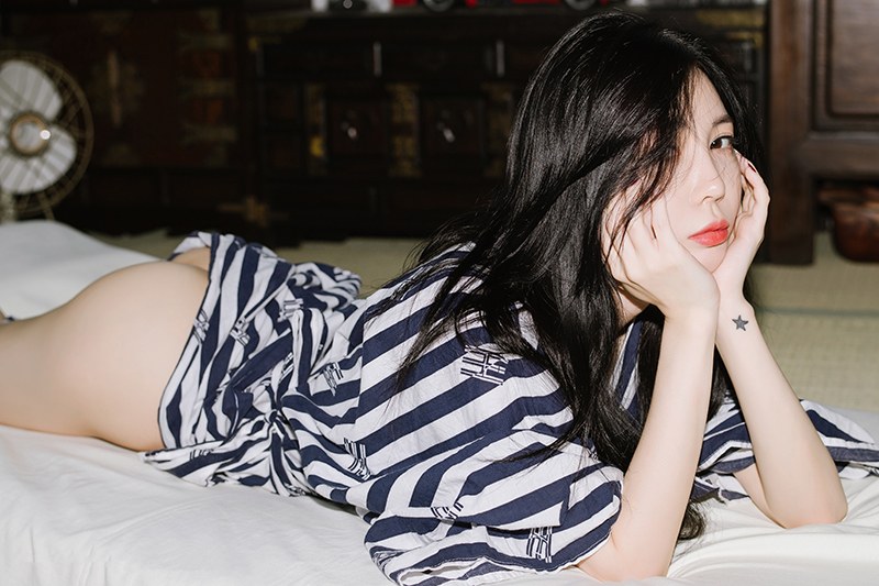 韩国少女Kim白色吊带魔鬼身材性感唯美(图23)