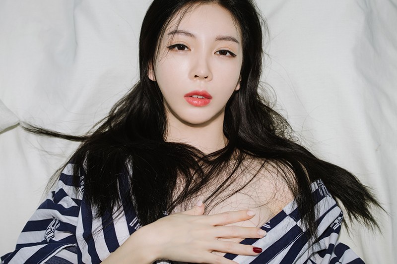 韩国少女Kim白色吊带魔鬼身材性感唯美(图24)