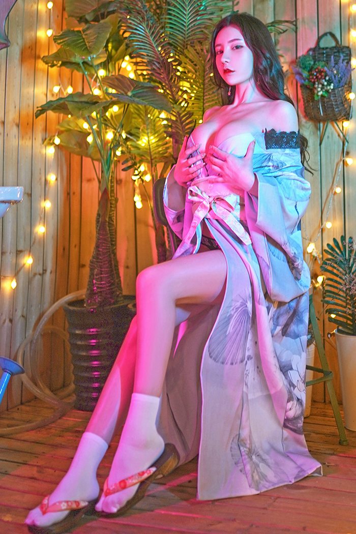 极品美女周于希和服半脱酥胸乱颤(图27)