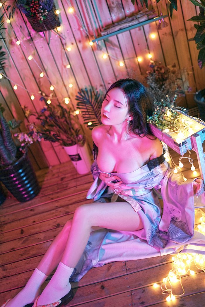 极品美女周于希和服半脱酥胸乱颤(图30)