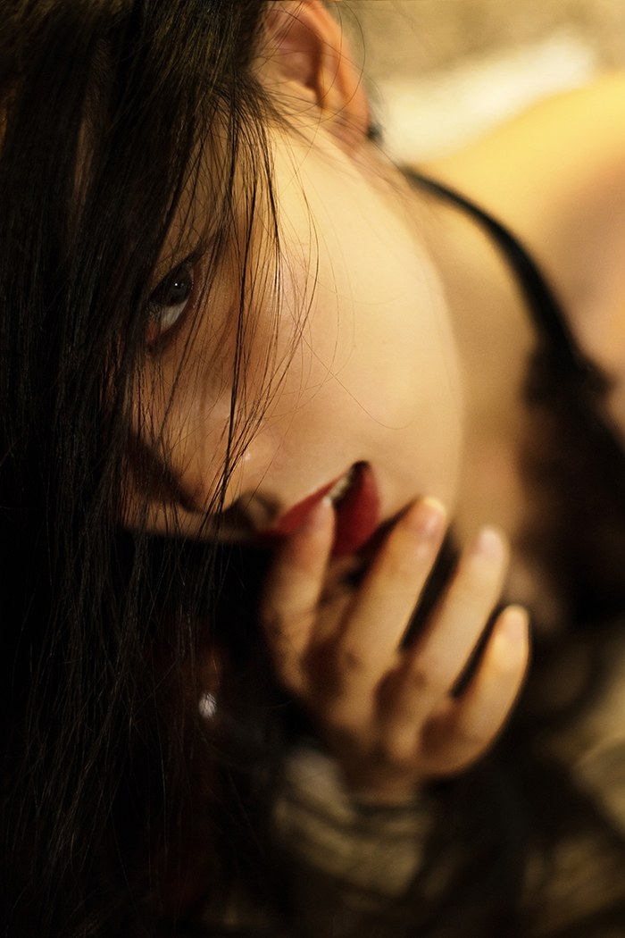 性感美女EMILY全裸出境让人欲火焚身(图18)