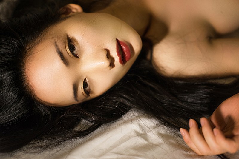 性感美女EMILY全裸出境让人欲火焚身(图49)